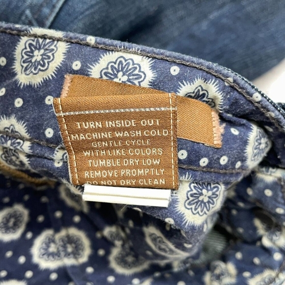 Floral Green Blouse with Dark Jeans - Picture 11 of 14